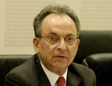 «Λάθος» αποδόθηκε η απειλή των σούπερ μάρκετ για ανατιμήσεις, λέει ο Δ.Σιούφας