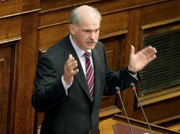 Σκληρή κόντρα κυβέρνησης – ΠΑΣΟΚ στη Βουλή για την οικονομία