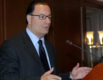 Η αντιμετώπιση της ανεργίας παραμένει εθνική προτεραιότητα, τονίζει η κυβέρνηση