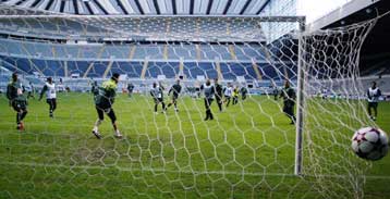 Στο «Σεν Τζέιμς Παρκ» το επίκεντρο του ενδιαφέροντος στους «8» του Κυπέλλου UEFA