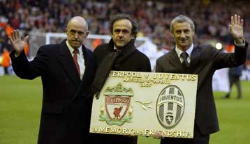 Ο Ίαν Ρας παραιτήθηκε από τον πάγκο της Τσέστερ σε συμπαράσταση του βοηθού του