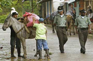 Πολύνεκρη επίθεση ανταρτών κατά του στρατού στην Κολομβία