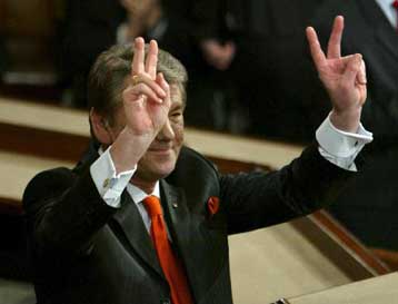 Υπερενθουσιώδης υποδοχή του Βίκτορ Γιουστσένκο στο Κογκρέσο των ΗΠΑ