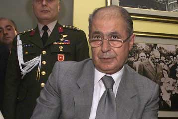 Η Τουρκία δεν θα αφήσει μόνους τους Τουρκοκύπριους, δηλώνει ο Σεζέρ