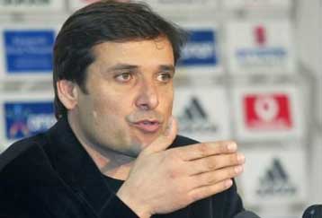 Η ΑΕΚ παίζει πάντα με τον ίδιο τρόπο και ποντάρει στον Κατσουράνη, λέει ο Καραγεωργίου