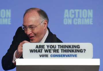 Μικρή διαφορά Εργατικών-Συντηρητικών στη Βρετανία καθ οδόν προς την 5η Μαΐου