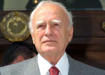 Στη Ρώμη για την κηδεία του Πάπα ο Κ.Παπούλιας και αντιπροσωπεία της κυβέρνησης