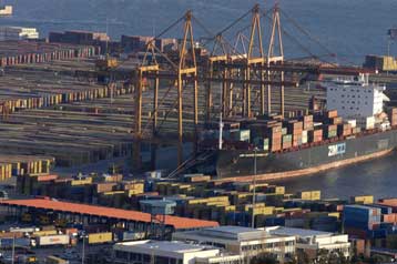 Αυξημένες κατά 19,4% οι ελληνικές εξαγωγές τον Φεβρουάριο – Υποχωρούν οι εισαγωγές