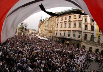 Αναταραχή προκαλεί στην Πολωνία η «χαμένη» παράγραφος της διαθήκης του ποντίφικα