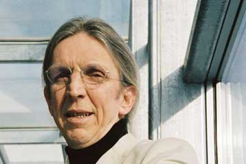 Να σταματήσει η δίωξη του Αυστριακού σκιτσογράφου Γκέρχαρντ Χάντερερ ζητά η ΕΣΗΕΑ