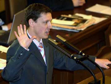 Παραιτείται ο Τσέχος πρωθυπουργός Στάνισλαβ Γκρος στη σκιά οικονομικού σκανδάλου