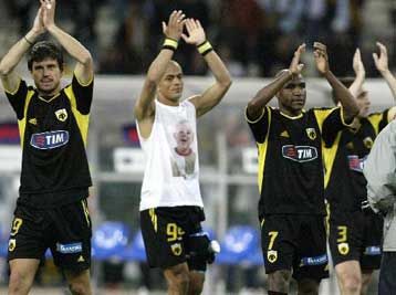 Η ΑΕΚ μόνη δεύτερη, 2-0 τον ΠΑΟΚ μπροστά στις 45.000 του ΟΑΚΑ