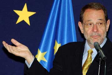 «Καλή βάση για συζήτηση» χαρακτηρίζουν οι Βρυξέλλες την πρόταση Νίμιτς