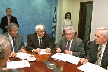 Δεν τίθεται θέμα επέκτασης του ωραρίου στο Δημόσιο, δηλώνει ο Πρ.Παυλόπουλος