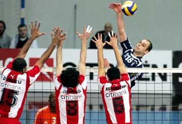 Πέρασε από τον Ρέντη ο Ηρακλής, 3-1 τον Ολυμπιακό και συνεχίζει ακάθεκτος