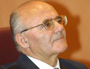 Αυτοεξαιρείται ο Γ.Κάπος από τη διαδικασία παύσης δέκα δικαστικών