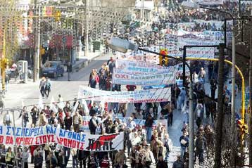 Βιώσιμα για δύο δεκαετίες τα ασφαλιστικά ταμεία, λέει η ΓΣΕΕ
