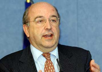 Ανοικτό ενδεχόμενο νέων μέτρων για τη μείωση του ελλείμματος αφήνει η Κομισιόν