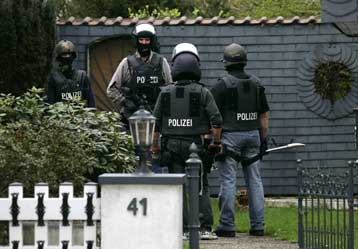 Αγνωστος, οπλισμένος με μαχαίρι απήγαγε μαθητές στη Γερμανία