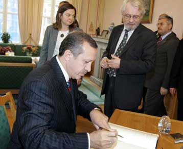 Επίθεση Κούρδων με αυγά δέχθηκε ο Ρετζέπ Ταγίπ Ερντογάν στο Όσλο