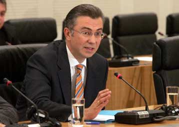 Εντός της εβδομάδας οι προτάσεις ΕΣΡ προς Ρουσόπουλο για τις ραδιοτηλεοπτικές άδειες