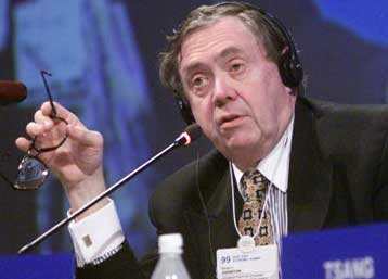 Προς τα κάτω αναθεωρεί ο ΟΟΣΑ τις προβλέψεις για την παγκόσμια ανάπτυξη το 2005-2006