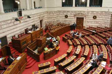 Νέες τριβές μεταξύ κυβέρνησης και αντιπολίτευσης στη συζήτηση για το Ευρωσύνταγμα