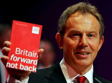 Έξι μονάδες διαφορά υπέρ των Εργατικών του Τόνι Μπλερ καταγράφει δημοσκόπηση