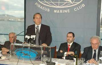 Φορολογικές ελαφρύνσεις για τους εφοπλιστές εξετάζει ο Γ.Αλογοσκούφης