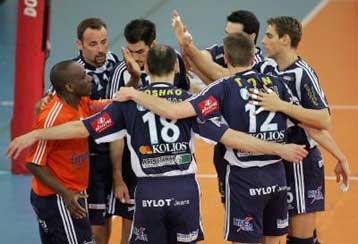 Ο Ολυμπιακός 3-0 σετ τον ΠΑΟΚ, αύξησε τη διαφορά από τον ΠΑΟ που έχασε από τον Ηρακλή