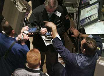 Δεύτερη συνεχής ημέρα πτώσης την Πέμπτη στη Γουόλ Στριτ – Απώλειες και στην Ευρώπη