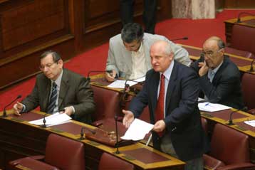 Συνεχίστηκε για τρίτη ημέρα στη Βουλή η συζήτηση για το Ευρωσύνταγμα