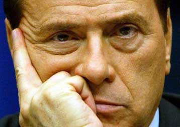 Πολιτική θύελλα στην Ιταλία με την αποχώρηση εταίρου της κυβέρνησης Μπερλουσκόνι