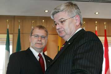 Αδιέξοδο στους κόλπους της ΕΕ για την άρση του εμπάργκο όπλων προς την Κίνα