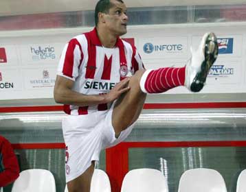 Πονάει και… πάλι ο Ριβάλντο, αλλά είναι στην αποστολή του Ολυμπιακού