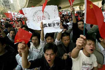 Εκτεταμένα επεισόδια σε νέα μαζική διαδήλωση κατά της Ιαπωνίας στην Σανγκάη