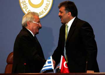 «Σκοτεινά σημεία» της ελληνικής στάσης στο επεισόδιο των Ιμίων διακρίνει η Hurriyet