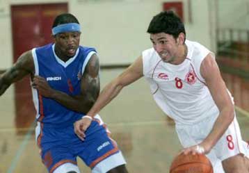 Ξανά στην κορυφή ο Κολοσσός, που νίκησε και «έπιασε» την Λάρισα