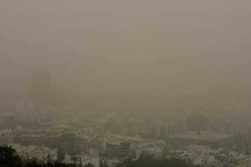 Νέφος σκόνης από τη Σαχάρα καλύπτει σχεδόν ολόκληρη τη χώρα την Κυριακή