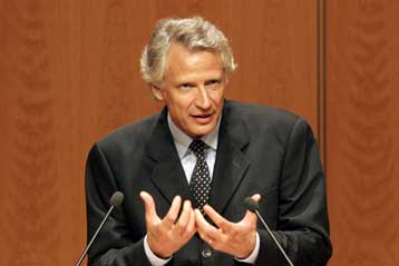 Τρομερές οι συνέπειες από την καταψήφιση του Ευρωσυντάγματος, προειδοποιεί ο Ντε Βιλπέν