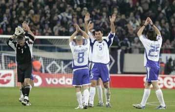 Το οικογενειακό κλίμα της εθνικής μας και η δημοτικότητα των διεθνών θέμα στο «Kicker»