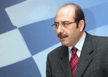 «Εναντίον τίνος κάνει πόλεμο η κυβέρνηση;» ρωτά το ΠΑΣΟΚ