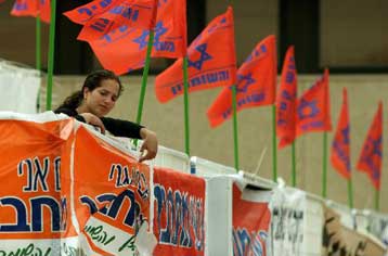 Κατά τρεις εβδομάδες καθυστερεί η απόσυρση των Ισραηλινών από τη Λωρίδα της Γάζας