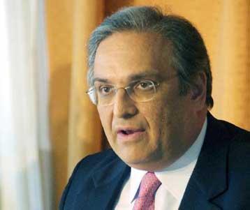 Σε κενό συναίνεσης η διεύρυνση του ωραρίου λειτουργίας των καταστημάτων