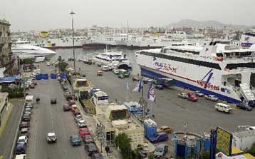 Αυξήσεις στα ναύλα επιβατών και οχημάτων ζητούν οι ακτοπλοϊκές εταιρείες