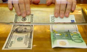 Κάτω από τα 1,30 δολάρια υποχωρεί το ευρώ