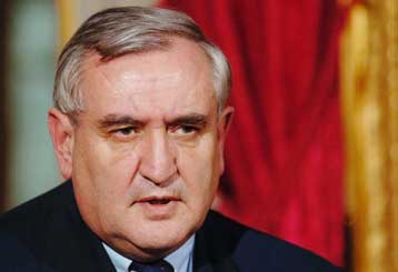 Οι αναποφάσιστοι είναι το «κλειδί» του δημοψηφίσματος, εκτιμά ο Ζαν Πιερ Ραφαρέν