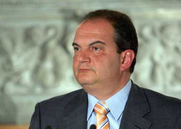 Ο πόλεμος αφορά τα προβλήματα που δημιούργησε το ΠΑΣΟΚ, διευκρινίζει ο Θ.Ρουσόπουλος