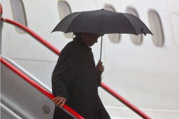 Τηλεφώνημα για βόμβα αλλάζει το πρόγραμμα της Κ.Ράις στη Μόσχα