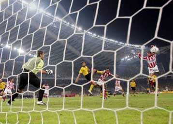 Πρώτη «μονομαχία» ΑΕΚ-Ολυμπιακού για την πρόκριση στον τελικό του Κυπέλλου